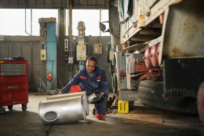 Aurélien AUDY photographe Lyon visuels illustration communication VIA LOCATION entreprise 13
