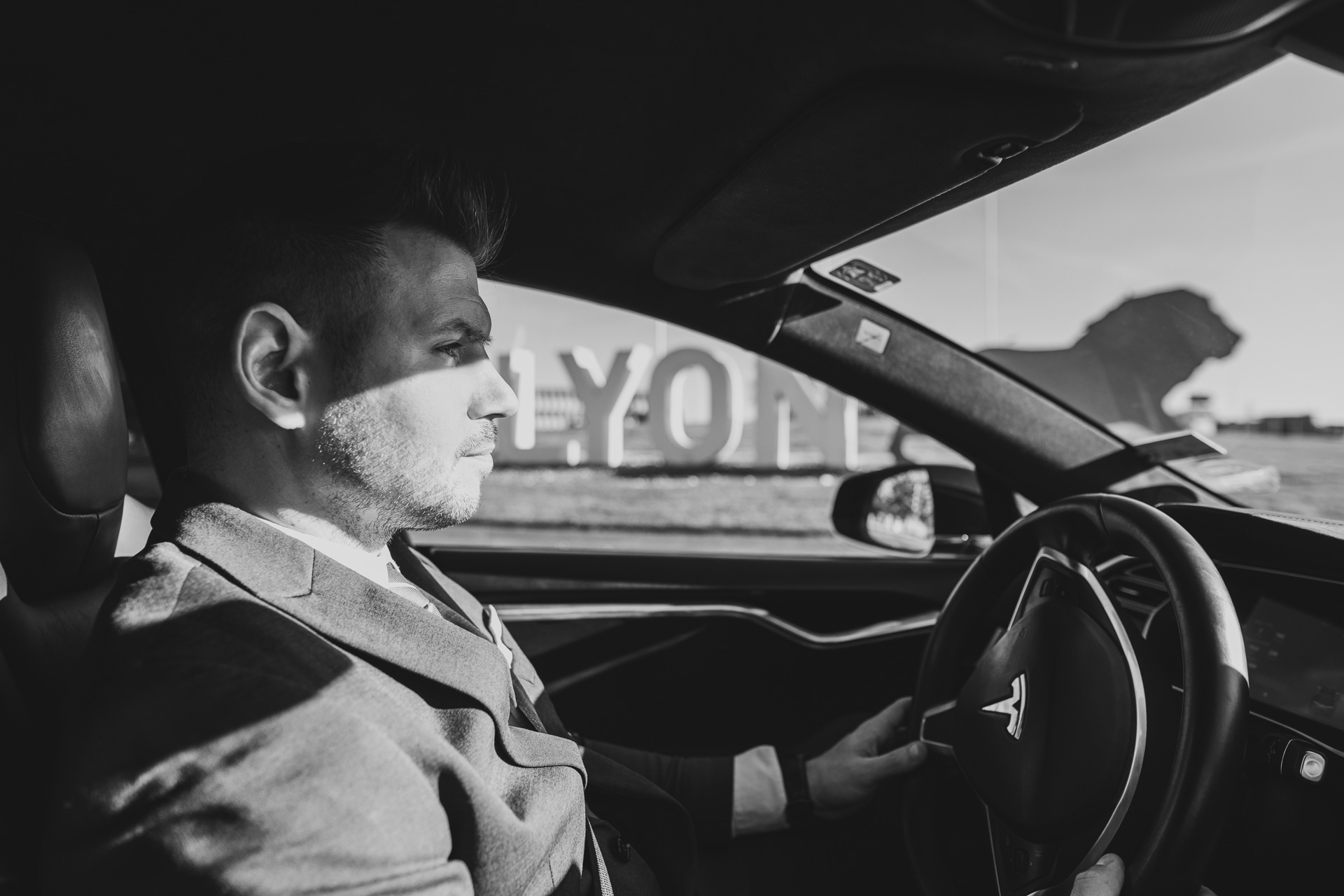 Aurélien AUDY – Photographe LYON – photo illustration activité VTC site internet (9) portrait chauffeur VTC pour illustrer site internet - identité visuelle