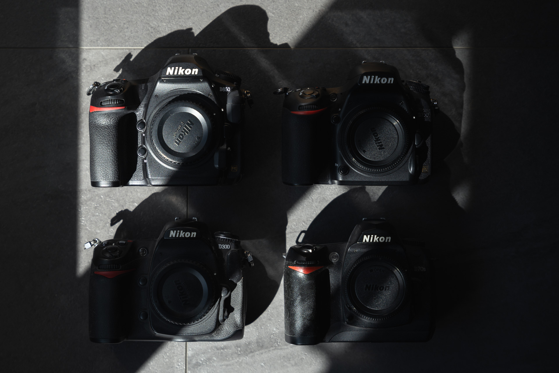 D850, D750, D300 et D70s. Pour illustrer l'article de Nikon à Sony